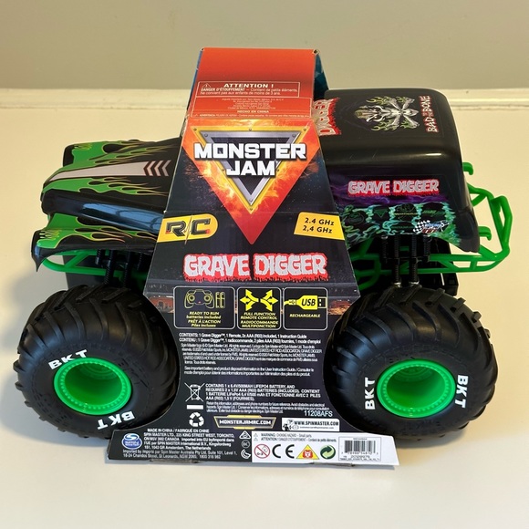 NEW Grave Digger RC Truck 1:15th Scale - Picture 2 of 7